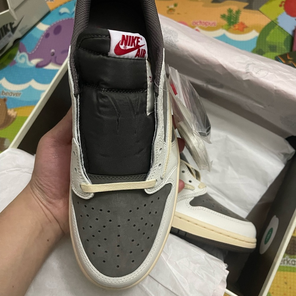 Nike Air Men's Gray and White Sneakers